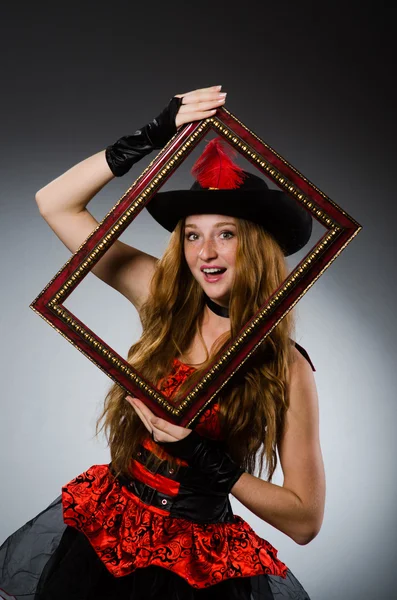 Žena pirát s obrázkovým rámem — Stock fotografie