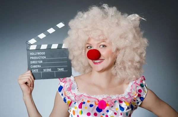 Clown con film applauso bordo — Foto Stock