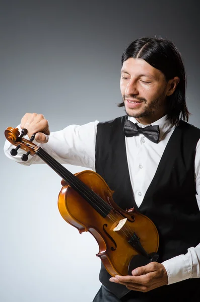 Jogador de violino de violino engraçado no conceito musical — Fotografia de Stock