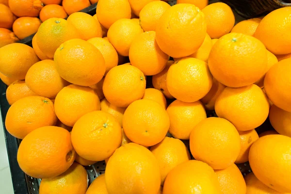 Cítricos en el puesto del supermercado — Foto de Stock