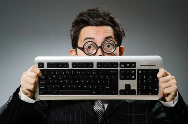 Geek Comouter com teclado de computador — Fotografia de Stock