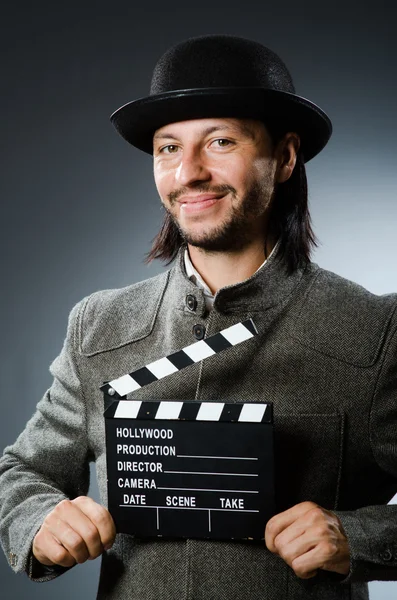 Hombre con película clapperboard y sombrero —  Fotos de Stock