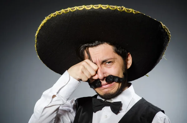 メキシコ人男性は面白い概念で — ストック写真