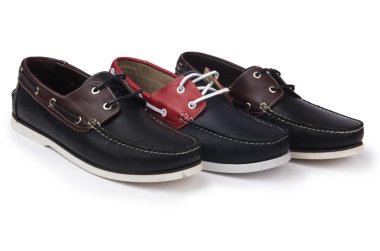 Erkek ayakkabıları beyazda izole edilmiş.