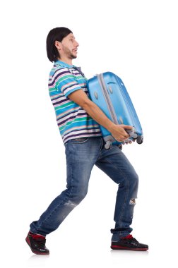 Genç adam beyaz bavullarla seyahat ediyor.