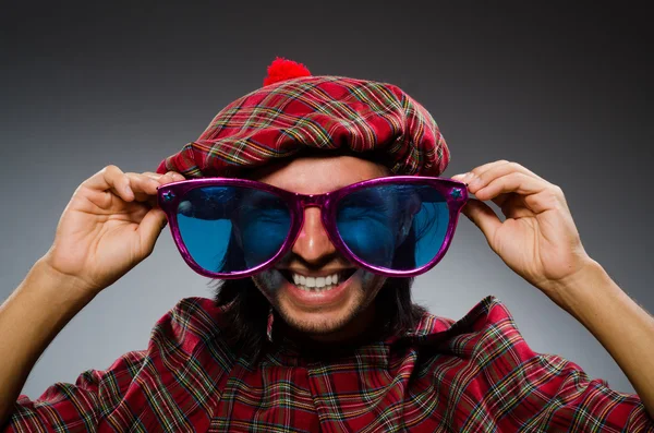 Смешной шотландец в традиционной одежде — стоковое фото