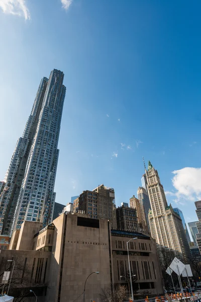 New York skyscrapers on bright day — Stock Photo, Image