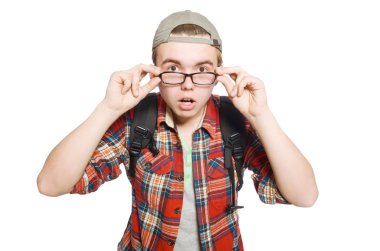 Sırt çantalı öğrenci beyaza izole edilmiş.