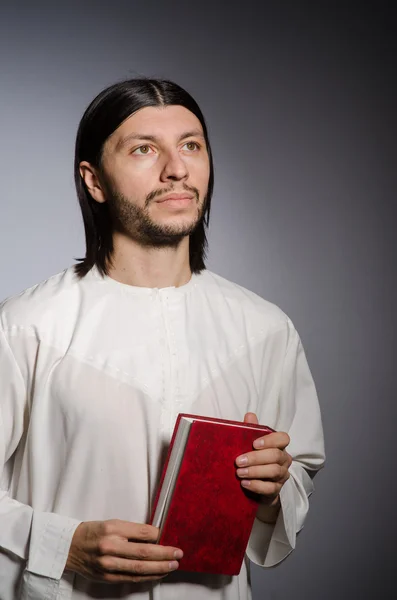 Sacerdote homem no conceito religioso — Fotografia de Stock