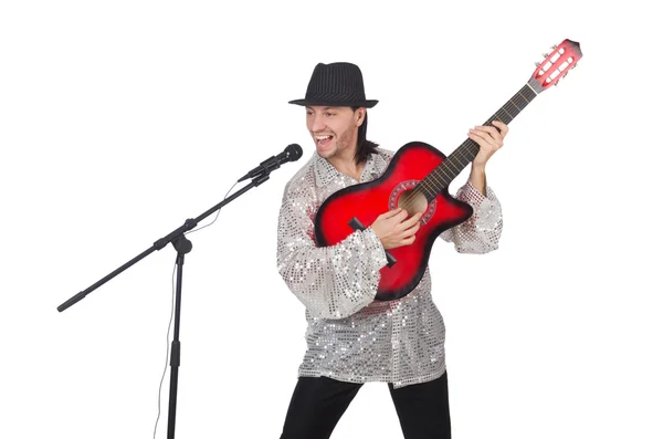 Homme jouant de la guitare et chantant isolé sur blanc — Photo