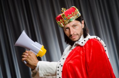 Komik konseptte hoparlörlü kral