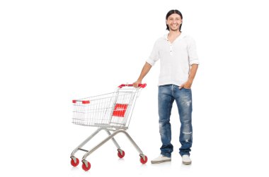 Süpermarket sepeti taşıyan bir adam beyaz üzerinde izole edilmiş.