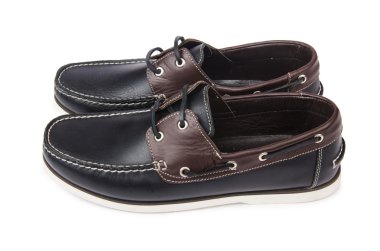 Erkek ayakkabıları beyazda izole edilmiş.