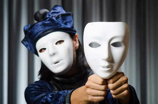 Concetto divertente con maschera teatrale — Foto Stock