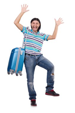 Genç adam beyaz bavullarla seyahat ediyor.