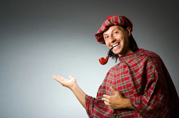 煙管を持つ面白いスコットランド人 — ストック写真