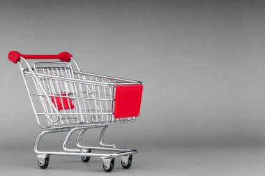 Dikişsiz arka plan üzerinde alışveriş sepeti