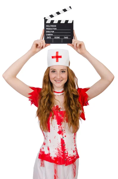 Ärztin in blutiger Uniform mit Filmklappbrett — Stockfoto