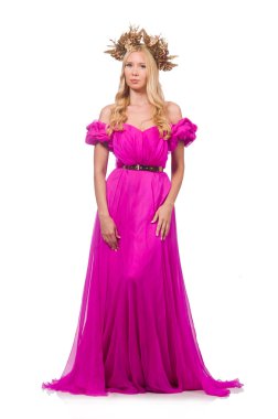 Moda elbiseli kadın, beyaz tenli.