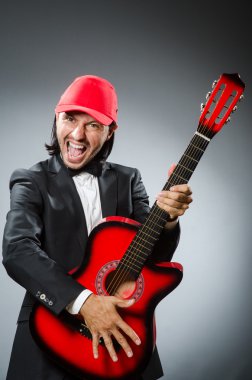 Stüdyoda komik gitarist