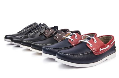 Erkek ayakkabıları beyazda izole edilmiş.