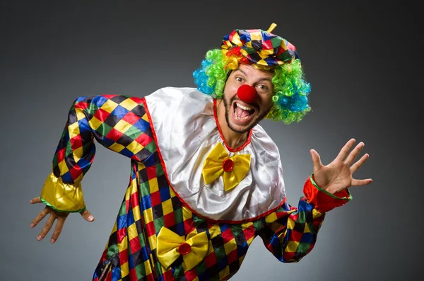 Drôle de clown en costume coloré — Photo