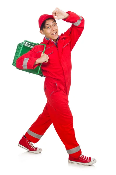Homem em macacões vermelhos com carrinho de supermercado de compras carrinho — Fotografia de Stock