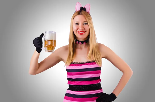 Young waitress with beer — Stock Photo, Image