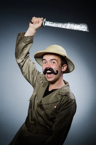 Hombre en sombrero de safari en concepto de caza — Foto de Stock