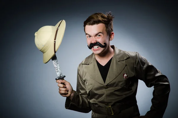 Hombre en sombrero de safari en concepto de caza — Foto de Stock