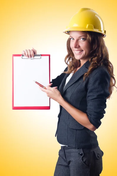 Donna con cappello rigido e raccoglitore — Foto Stock