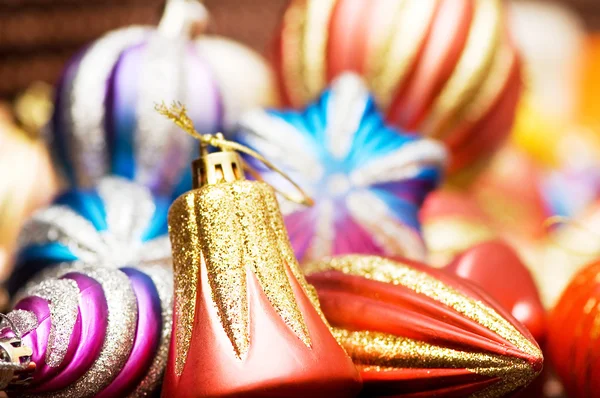 Χριστουγεννιάτικα στολίδια σε εορταστική έννοια διακοπές — Φωτογραφία Αρχείου