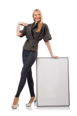 Boş tahtası olan beyaz tenli kadın.