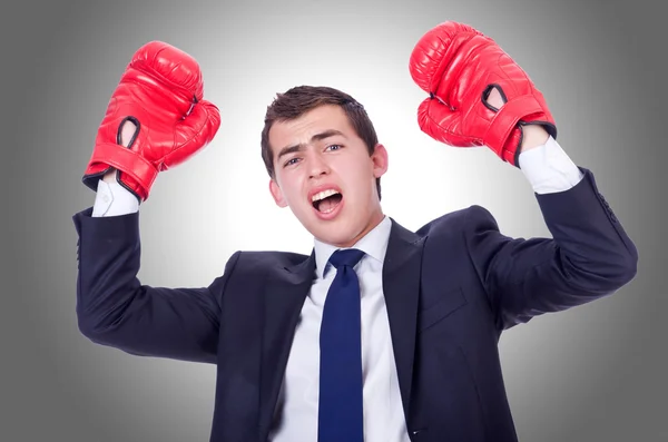 Homem de negócios com luvas de boxe — Fotografia de Stock