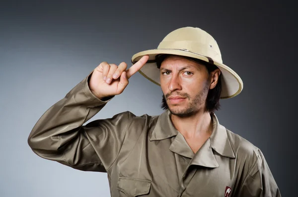 Arka planda komik bir safari avcısı — Stok fotoğraf