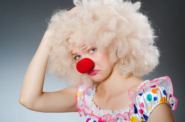 Clown med vit peruk — Stockfoto