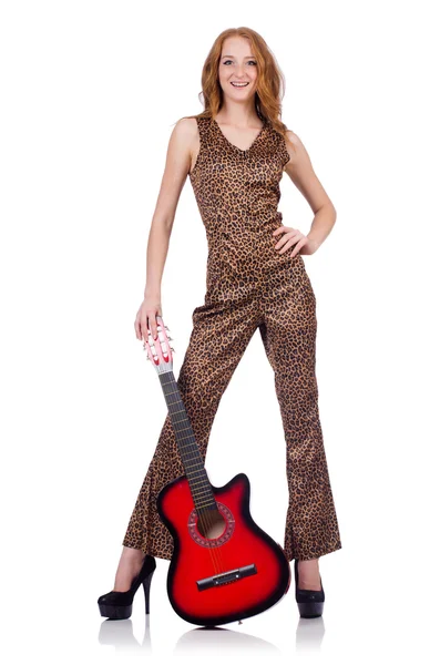 Frau spielt Gitarre isoliert auf weißem Grund — Stockfoto