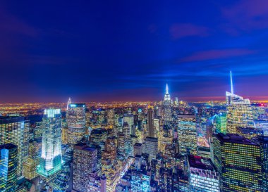 Geceleri New York 'un ünlü gökdelenleri