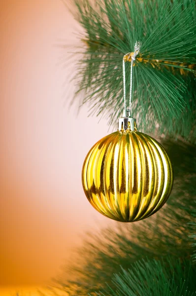 Noel süslemesi köknar ağacında — Stok fotoğraf