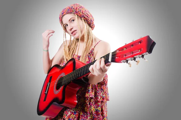 Gitaar speler vrouw — Stockfoto