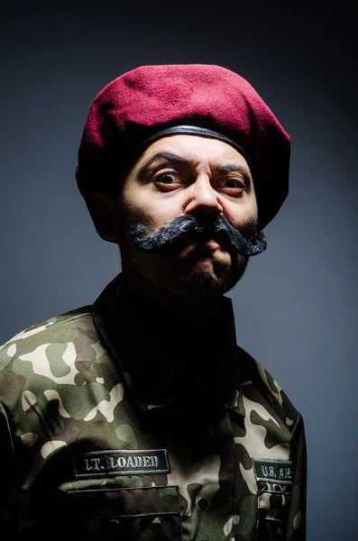 Soldat drôle dans le concept militaire — Photo