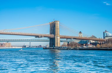 Parlak günde Brooklyn Köprüsü 'nün bir parçası
