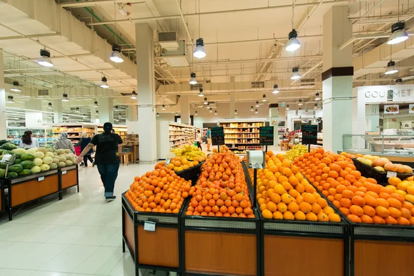 Дубайский супермаркет Waitrose — стоковое фото