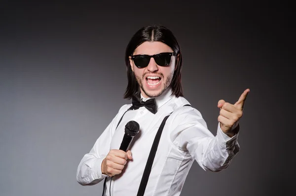 Funny singer with microphone at the concert — Stock Photo, Image