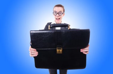 Beyaz tenli komik iş kadını.