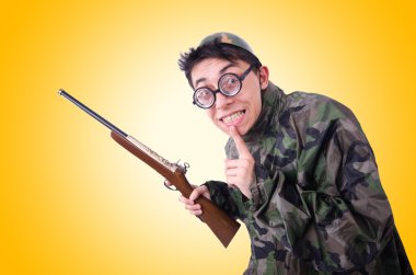 Beyazların arasında izole komik asker