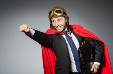 Süpermen kavramı ve kırmızı kapaklı adam.