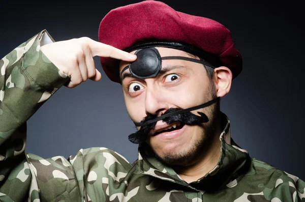 Soldat drôle dans le concept militaire — Photo