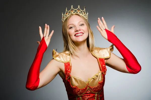 Rainha em traje vermelho — Fotografia de Stock