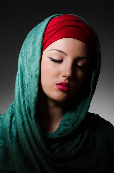 Donna con foulard — Foto Stock